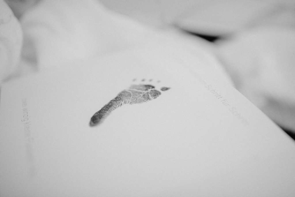 Fussabdruck von neugeborenem Baby