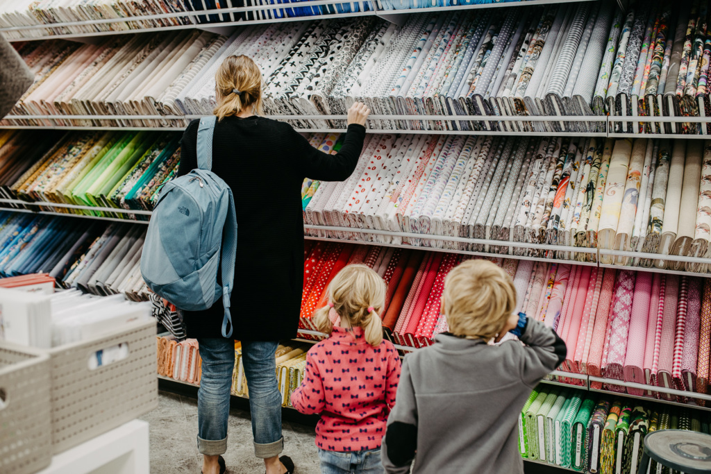 Familie beim Einkaufen